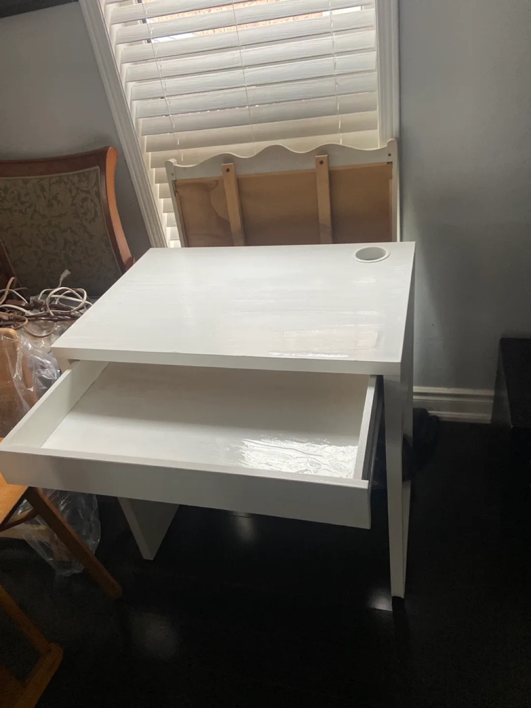 White Desk with Cable Hole and mirror thumbnail