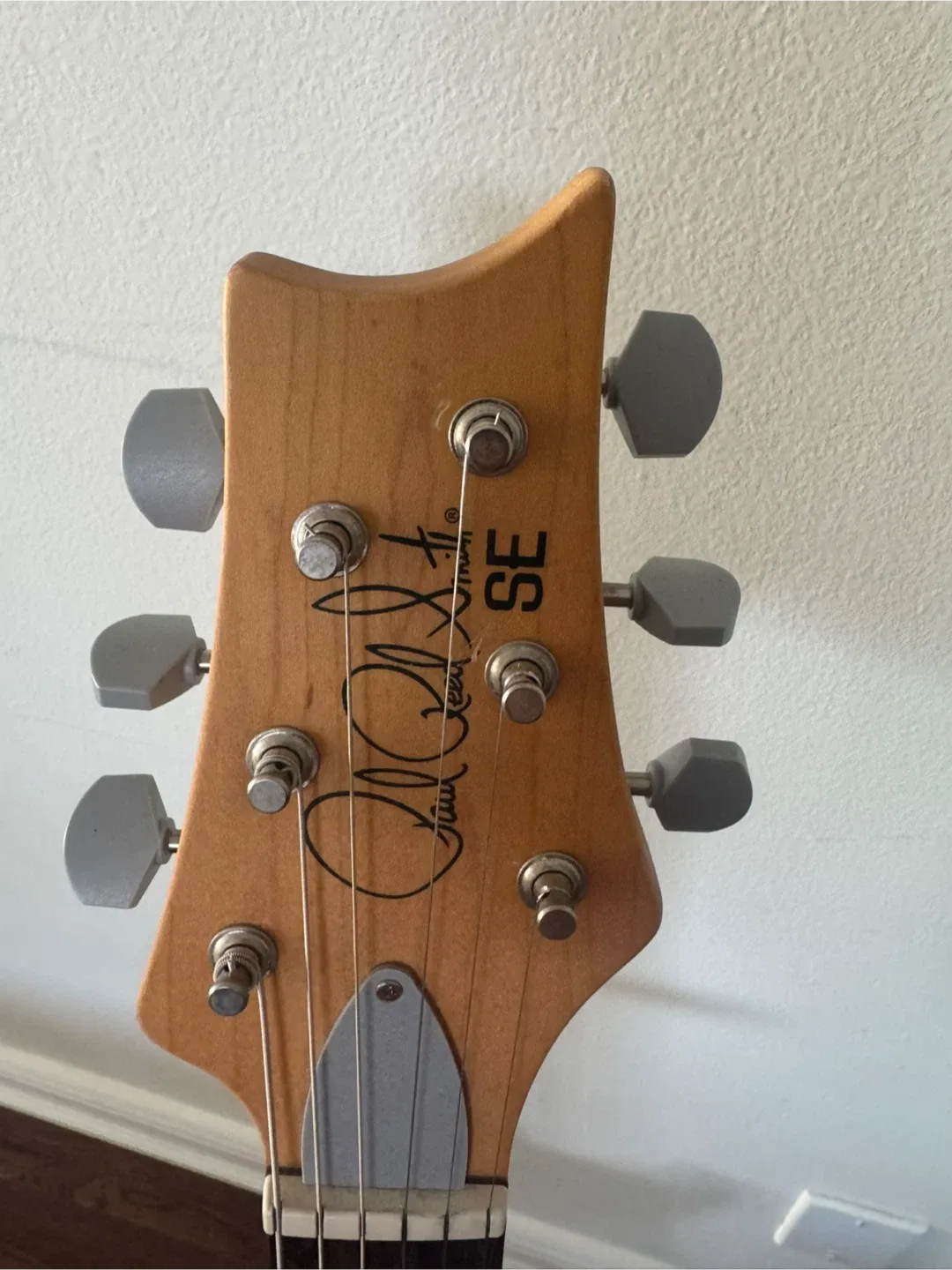 PRS SE Electric Guitar - Raspberry image indicator(2)