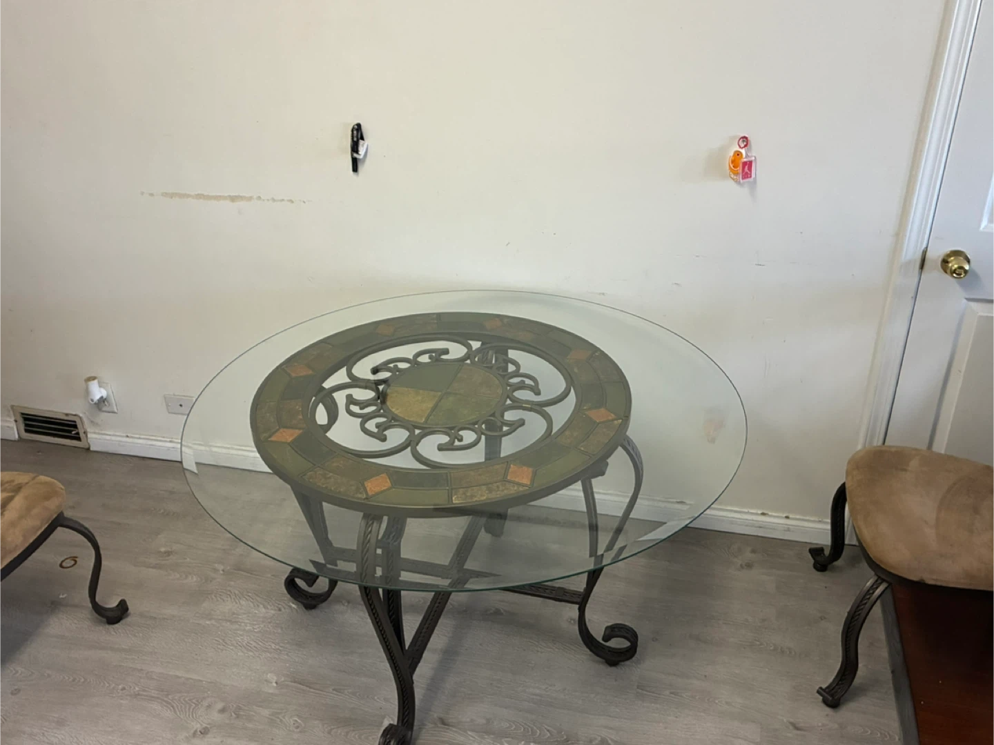 Used Furniture Set: Round Table & Black Leather Sofa - photo 4
