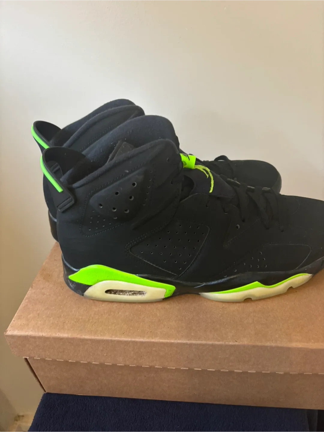 Jordan 6 Retro Electric Green, Size 12 image indicator(3)