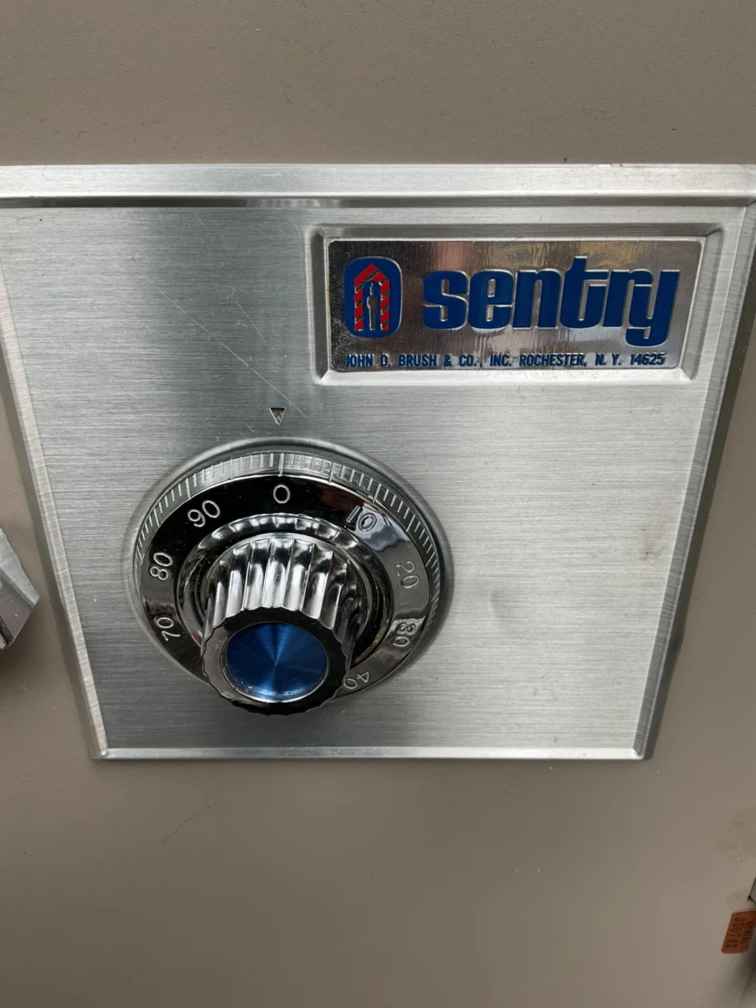 Sentry Fire Resistant Safe image indicator(3)