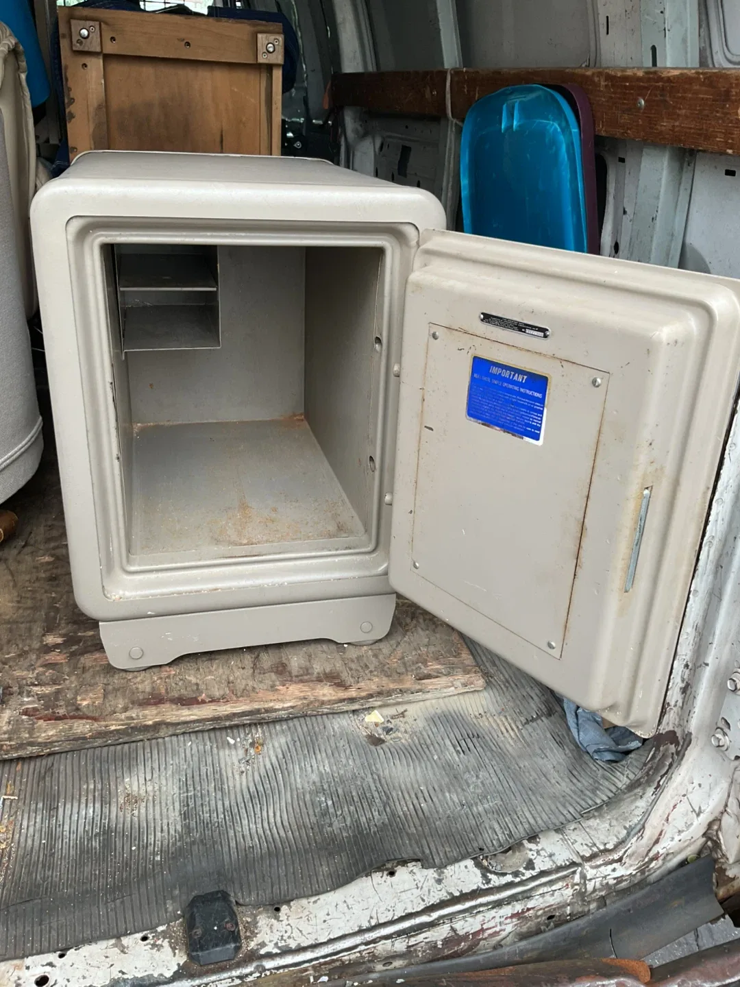 Sentry Fire Resistant Safe image indicator(4)