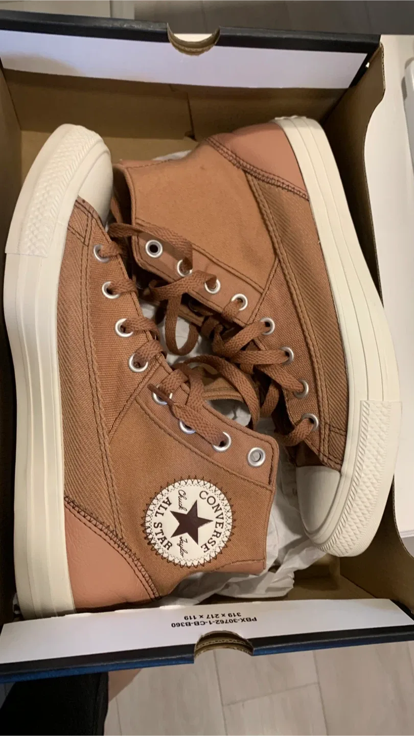 Unisex Converse Clay Sneakers thumbnail