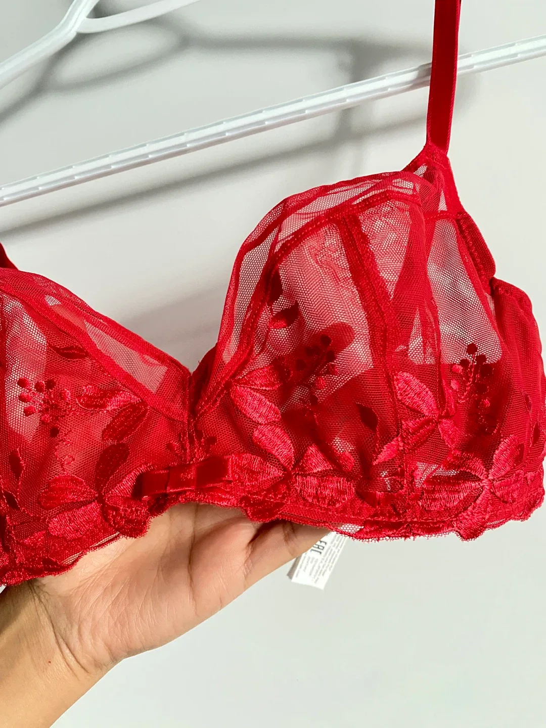 Brand NEW Triumph Red Mesh Embroidered Bra image indicator(2)