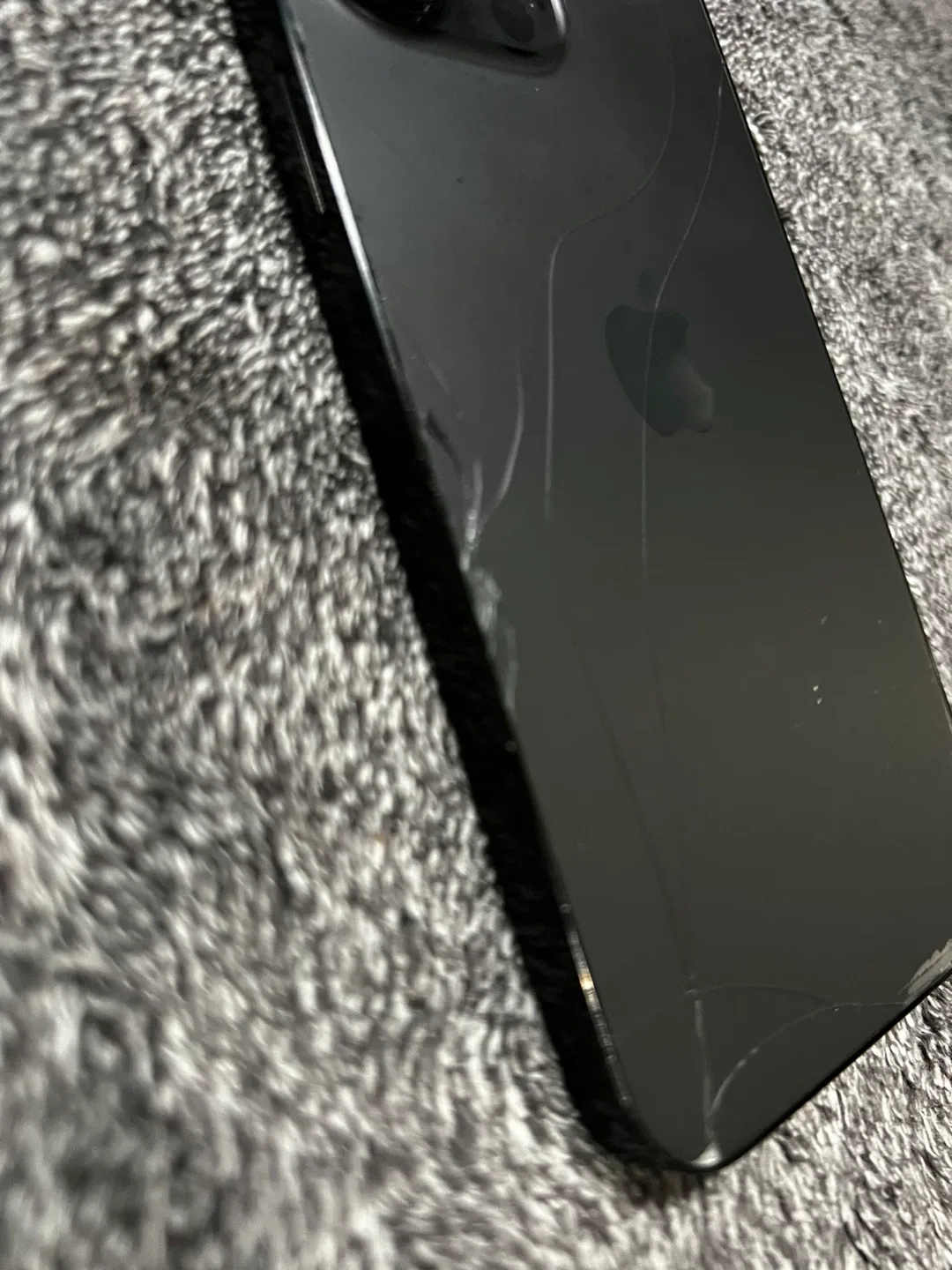 iPhone 14 Pro Max - small Cracked image indicator(3)