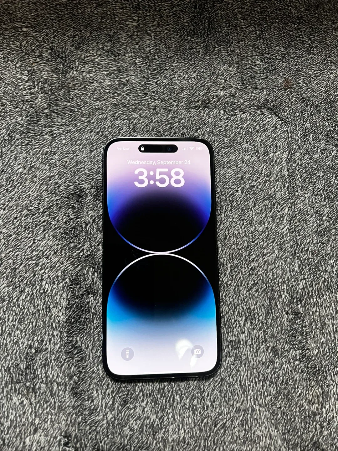 iPhone 14 Pro Max - small Cracked image indicator(2)