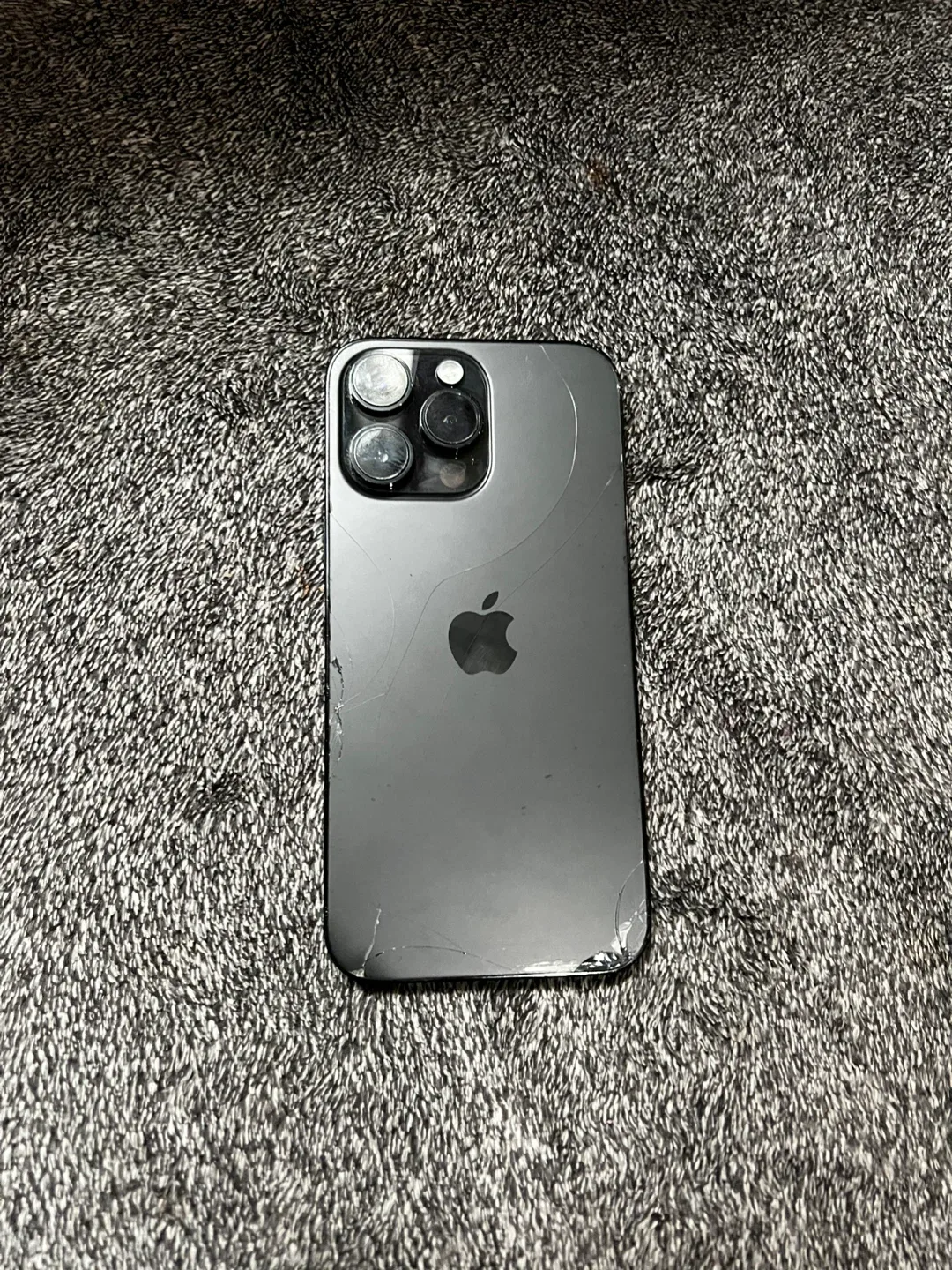 iPhone 14 Pro Max - small Cracked image indicator(4)