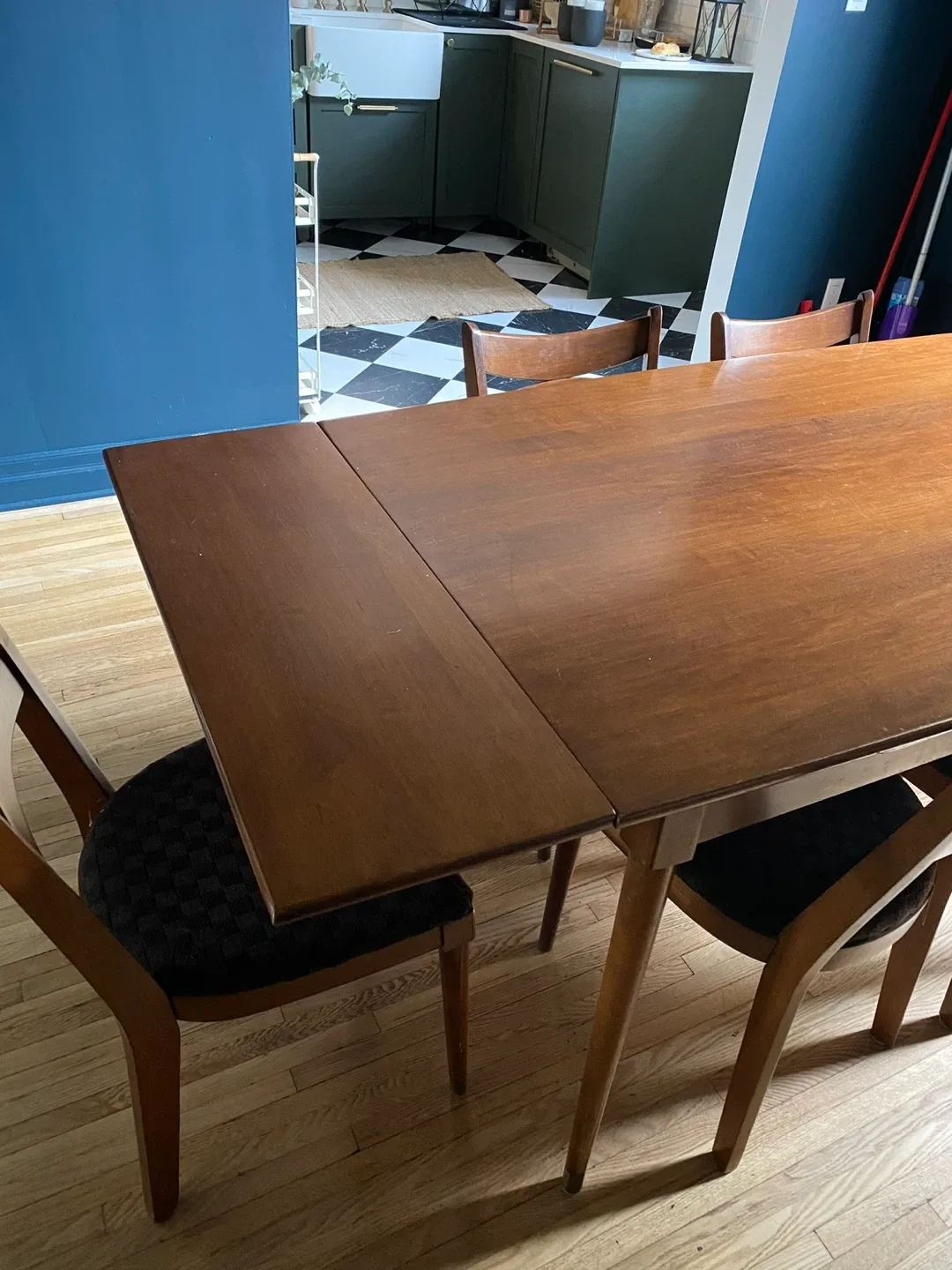 Mid-century Modern Dining Room Table + 6 Chairs image indicator(3)