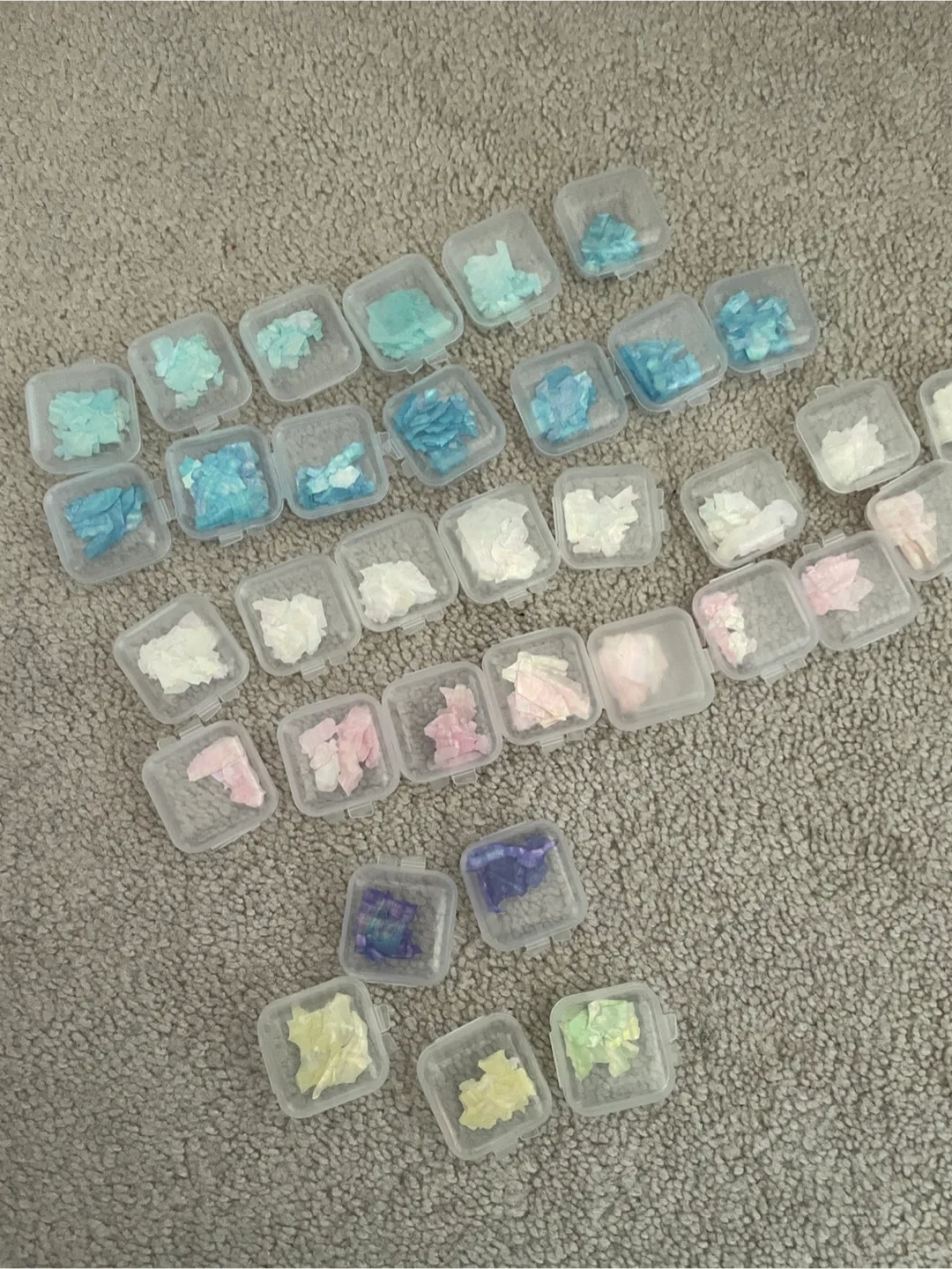 Assorted Nail Art Flakes in Containers image indicator(2)