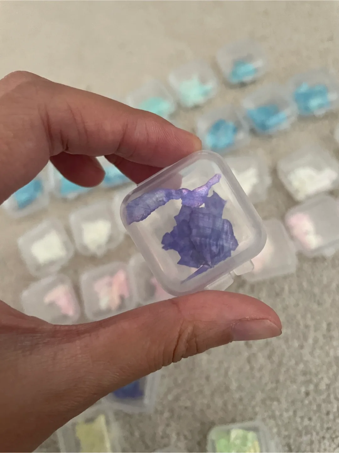 Assorted Nail Art Flakes in Containers image indicator(3)