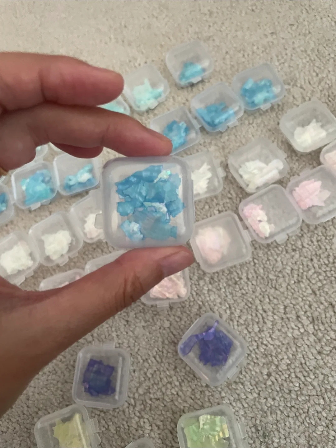 Assorted Nail Art Flakes in Containers image indicator(5)