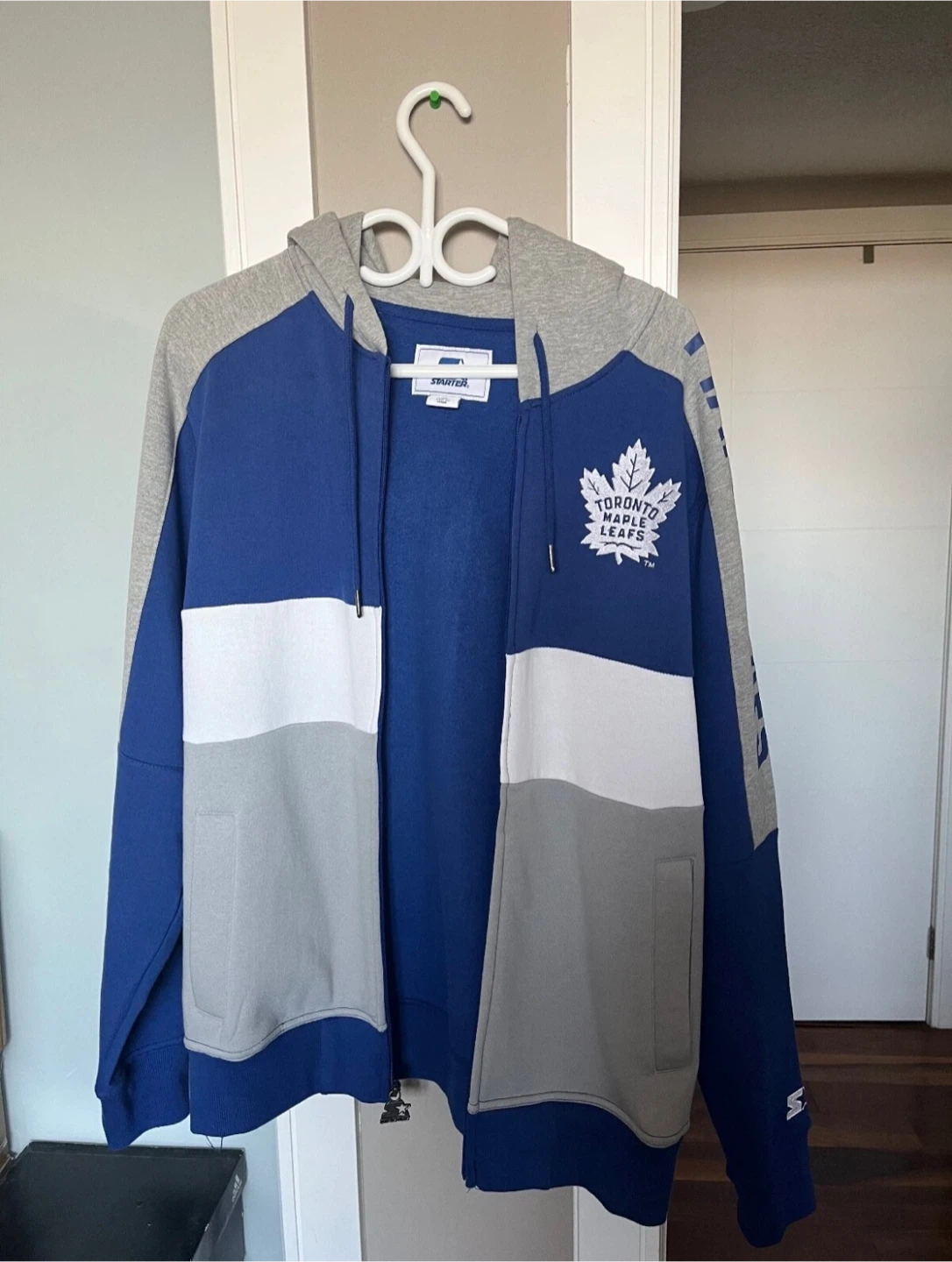 Starter Toronto Maple Leafs zipper Hoodie - Size M