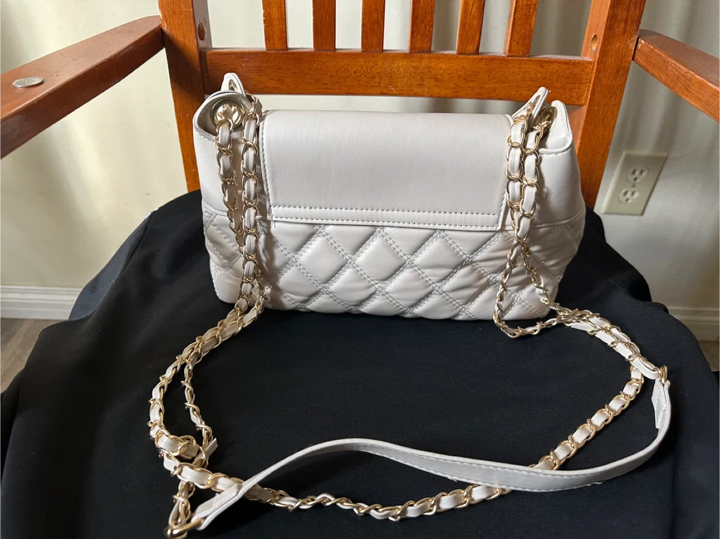 Shoulder Bag with Chain Strap image indicator(2)