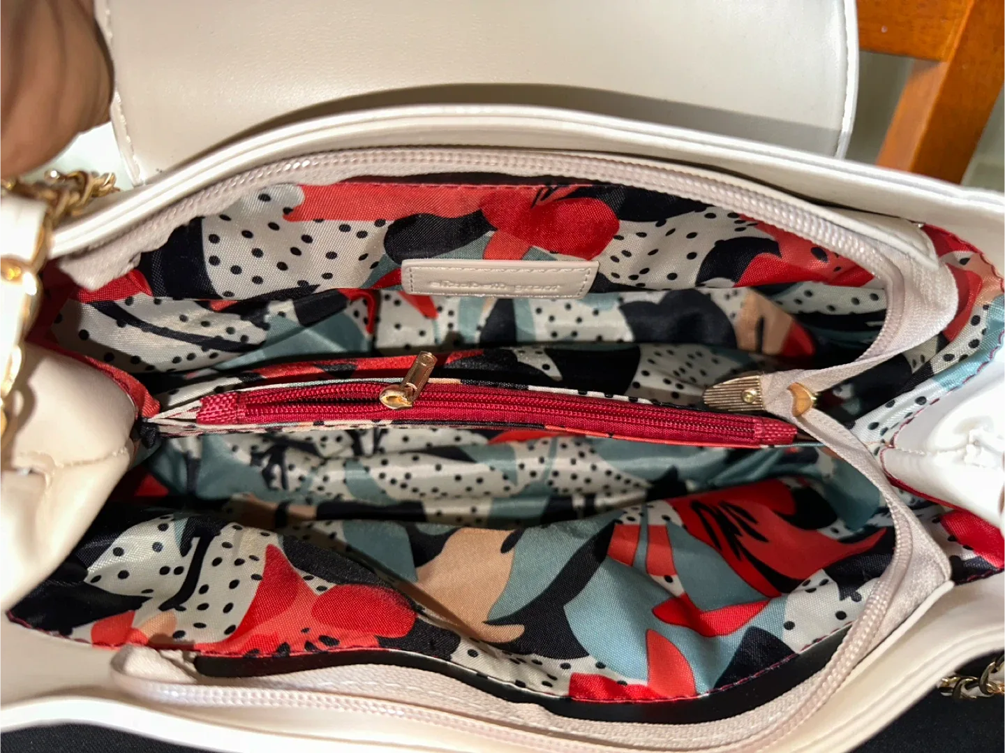 Shoulder Bag with Chain Strap image indicator(3)