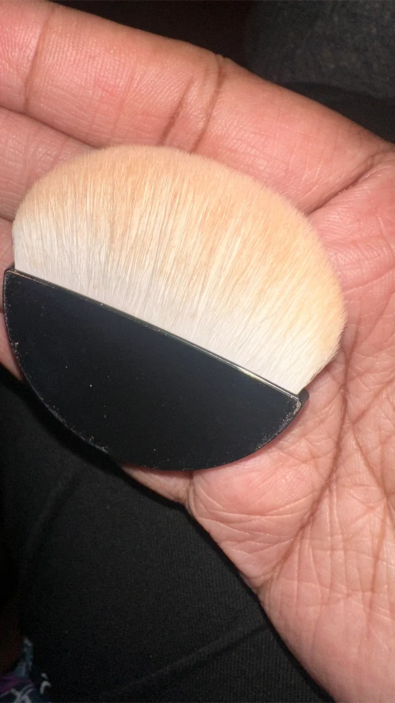 Chanel Poudre Lumière Highlighting Powder - Rosy Gold image indicator(4)