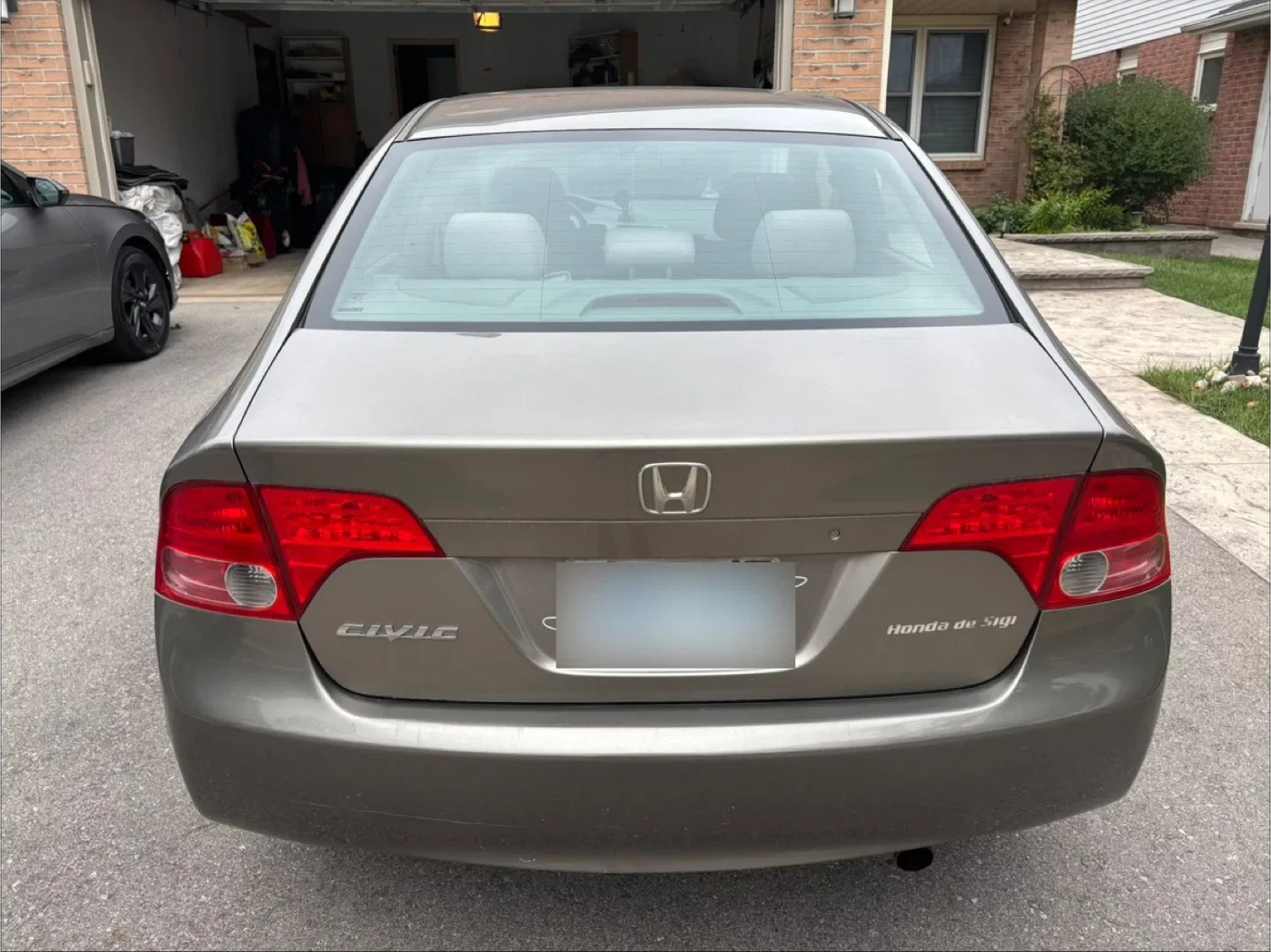Honda Civic Sedan - Great Condition! With Winter tires on Rim! image indicator(2)