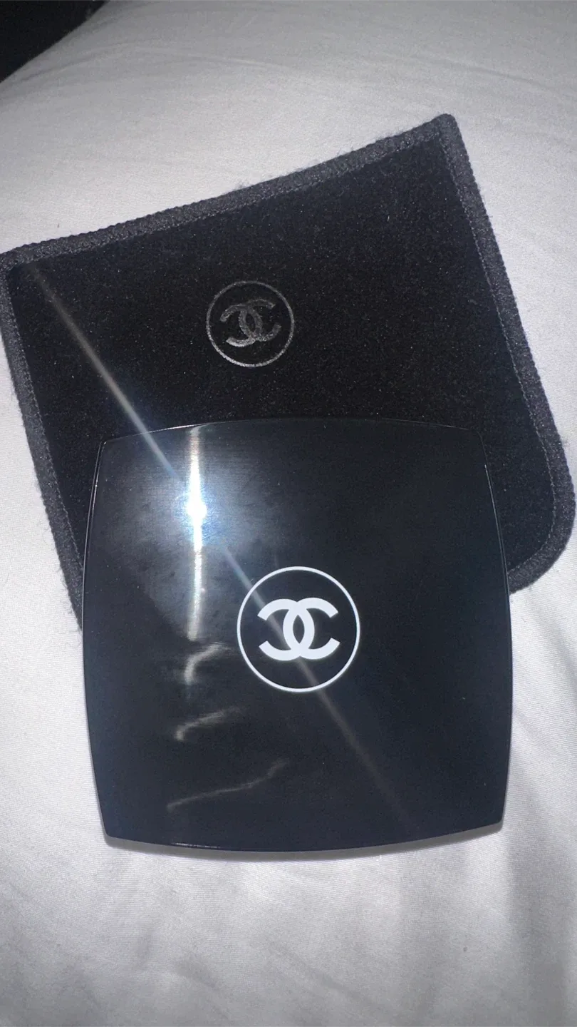 Chanel Poudre Lumière Highlighting Powder - Rosy Gold image indicator(5)