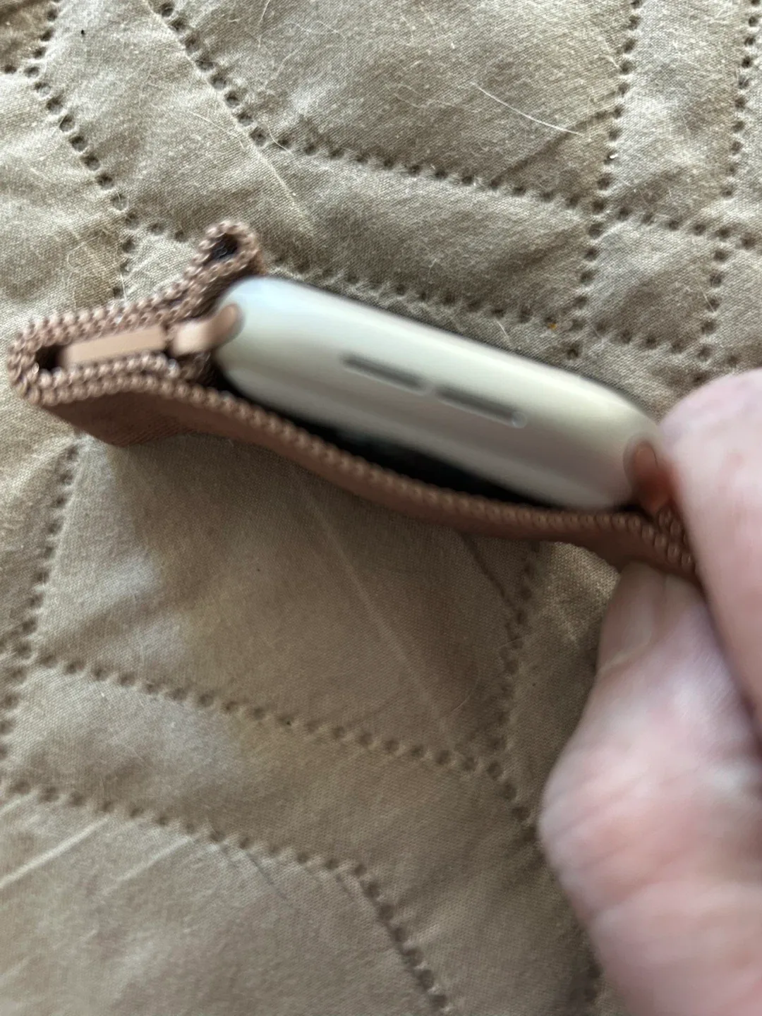 Apple Watch with Milanese Loop image indicator(3)