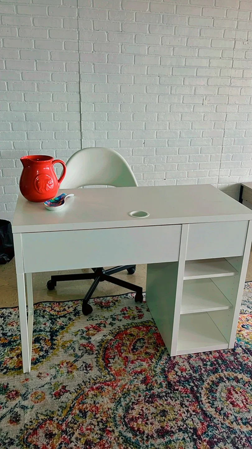 White Desk and Chair Set image indicator(2)