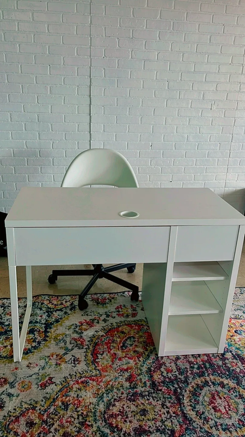 White Desk and Chair Set image indicator(4)