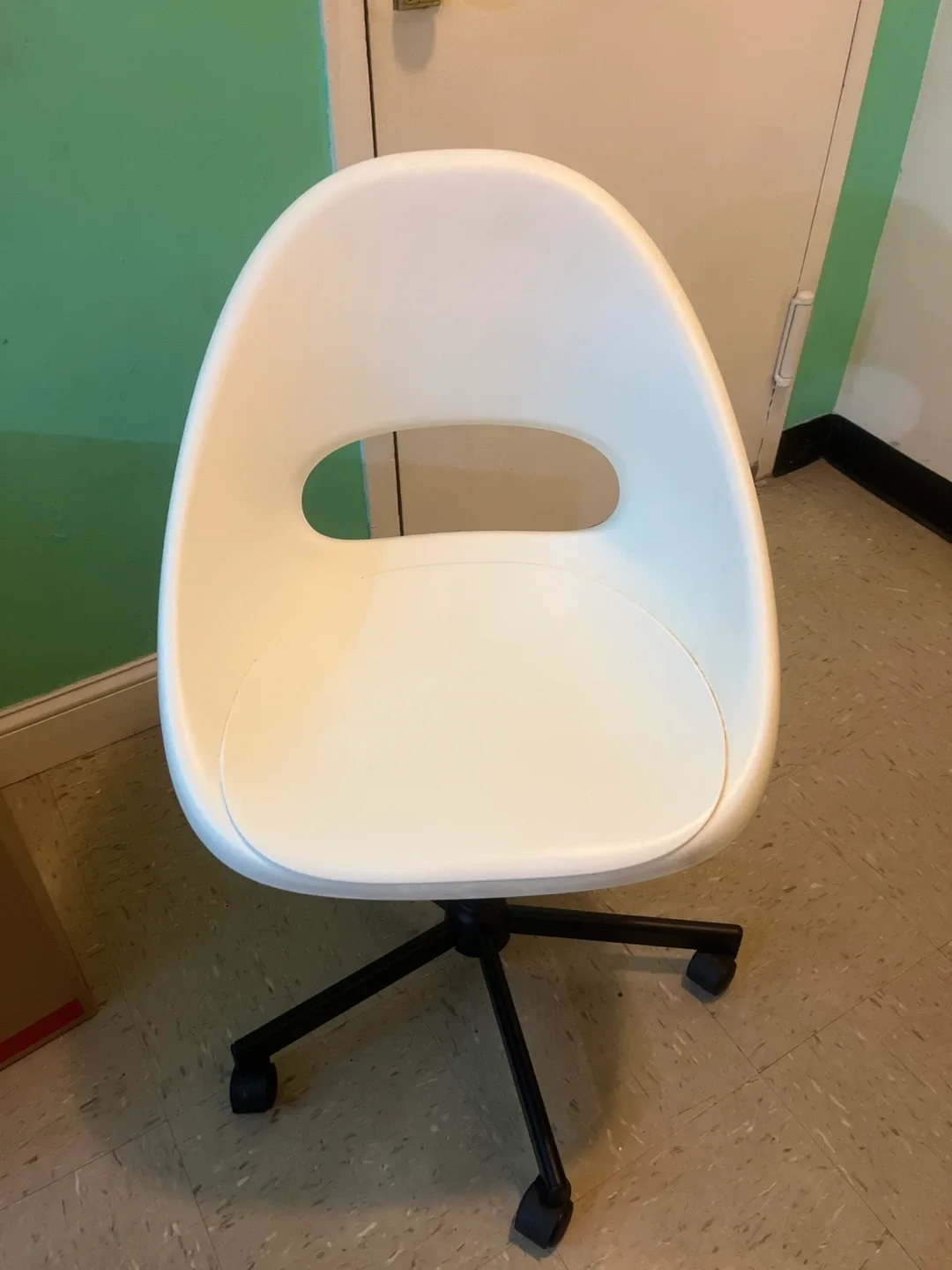 White Desk and Chair Set image indicator(5)