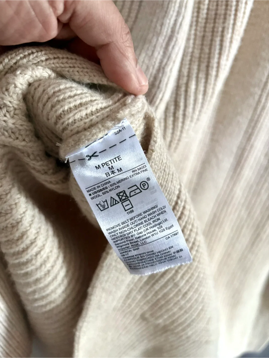 GAP Merino Wool Blend Vest ‼️final sale ‼️ image indicator(5)