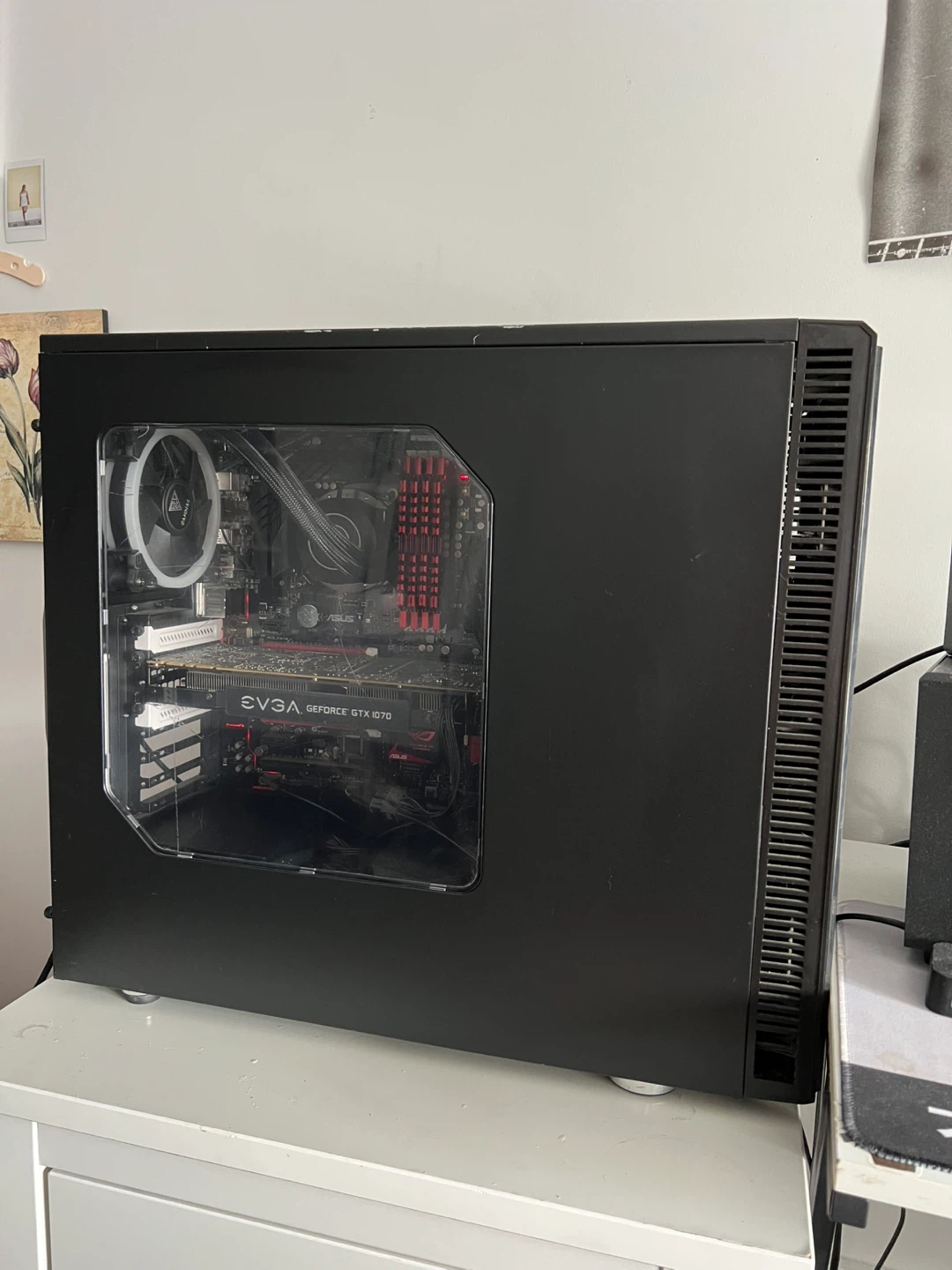 Gaming PC w/ Intel i5 & RTX 1070 + Accessories - photo 2