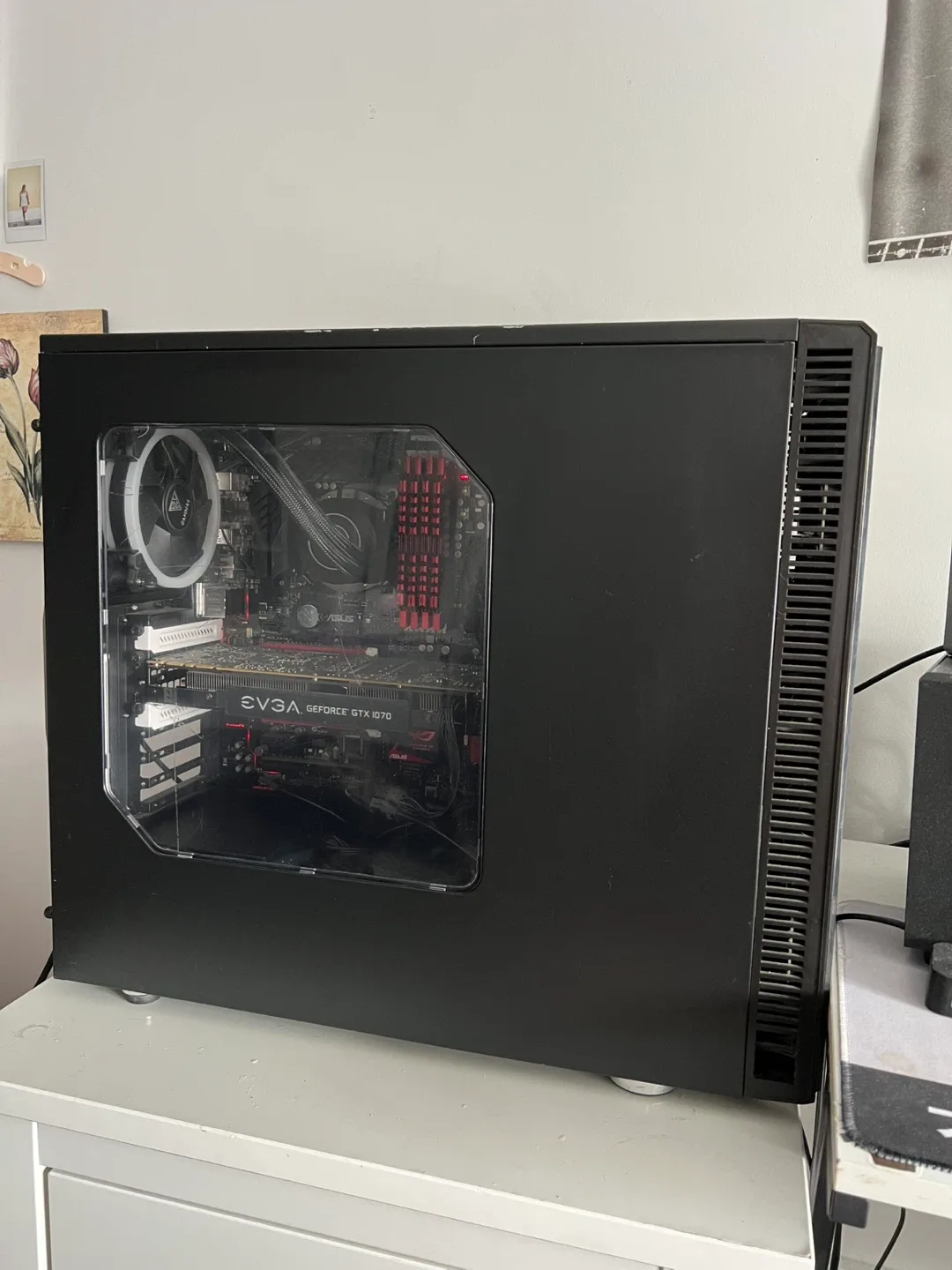 Gaming PC w/ Intel i5 & RTX 1070 + Accessories image indicator(2)