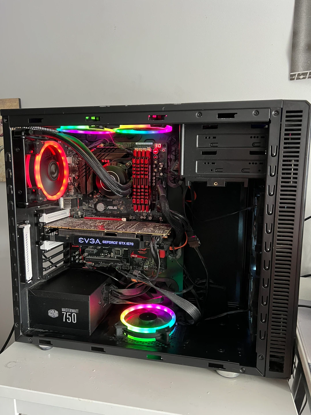 Gaming PC w/ Intel i5 & RTX 1070 + Accessories