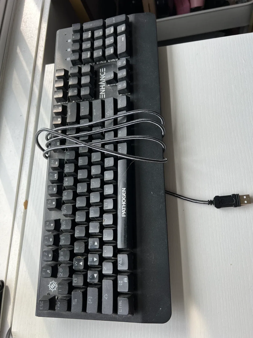 Gaming PC w/ Intel i5 & RTX 1070 + Accessories image indicator(5)