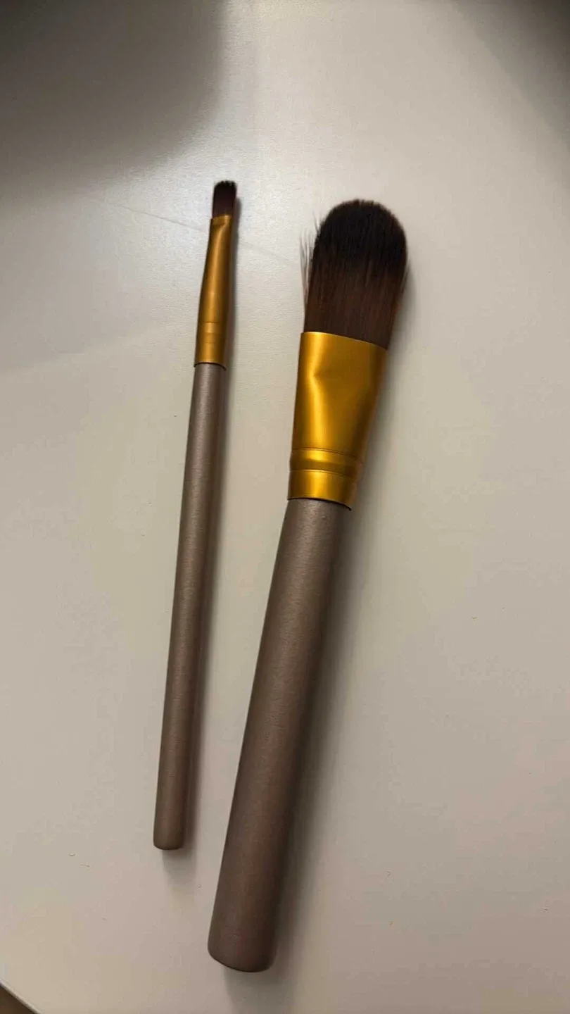 Free makeup brushes thumbnail