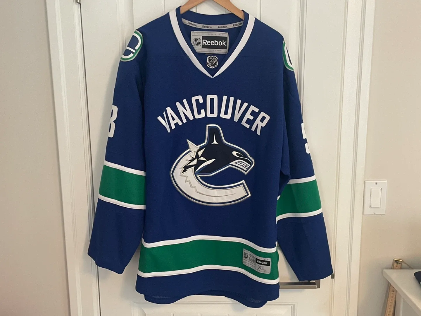 Authentic Reebok Vancouver Canucks Bo Horvat Jersey Size XL image indicator(4)