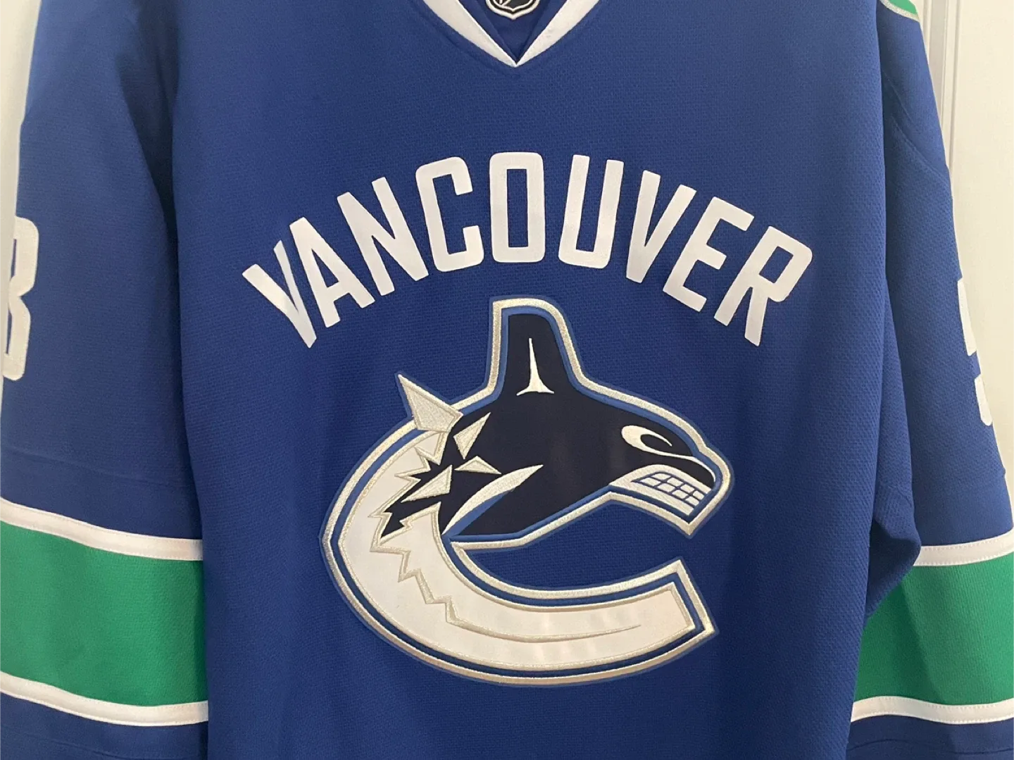 Authentic Reebok Vancouver Canucks Bo Horvat Jersey Size XL image indicator(5)