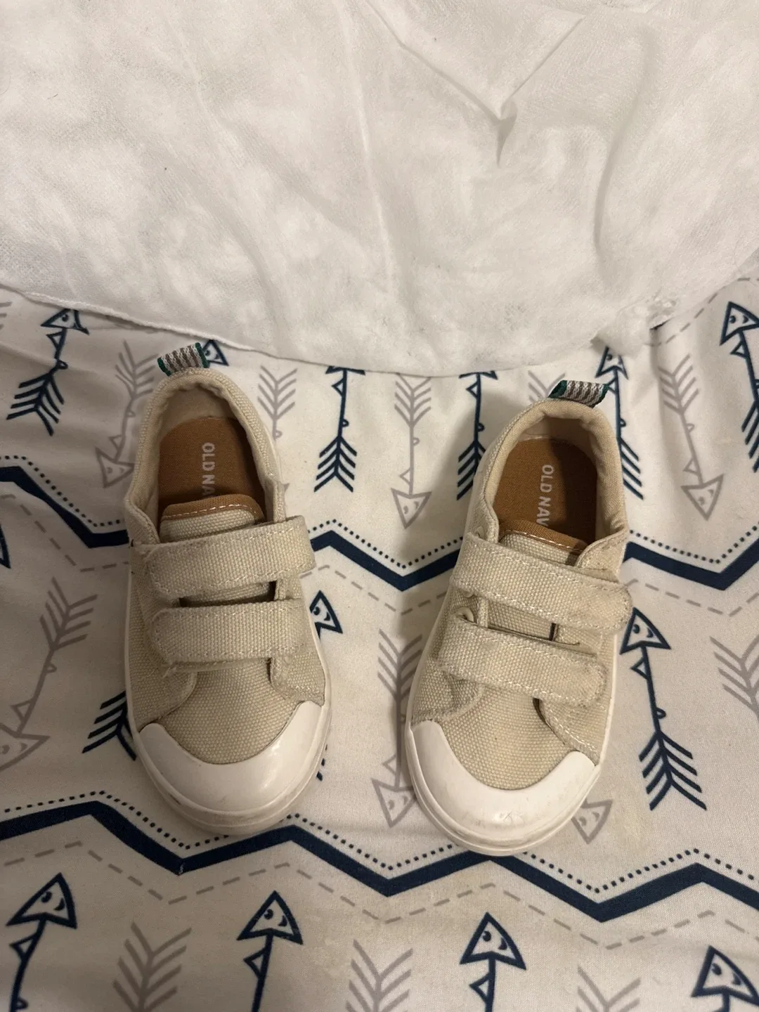 Old Navy Beige Toddler Shoes Size 7 thumbnail