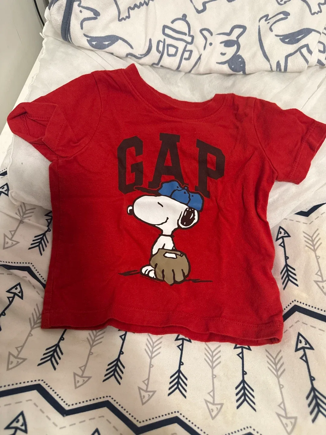 Red GAP Snoopy T-shirt 12-18 months thumbnail