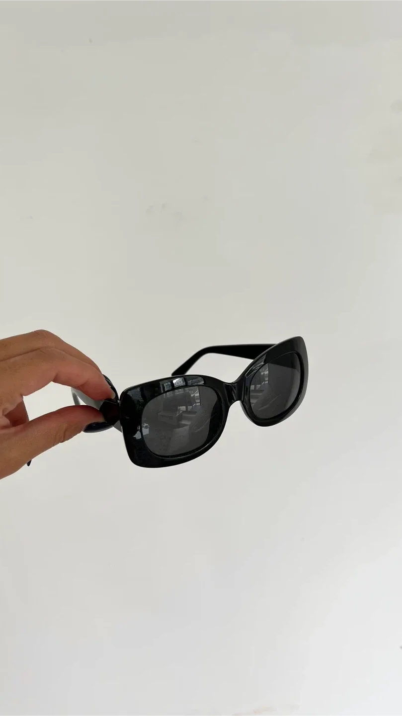 Sunglasses thumbnail