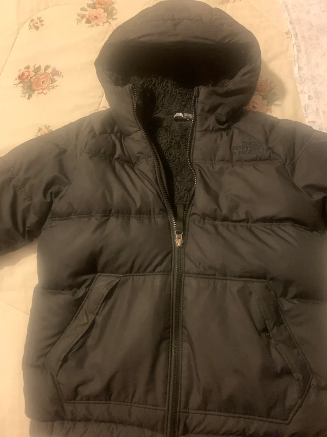 The North Face Youth Puffer Jacket - Size M (10/12) image indicator(2)