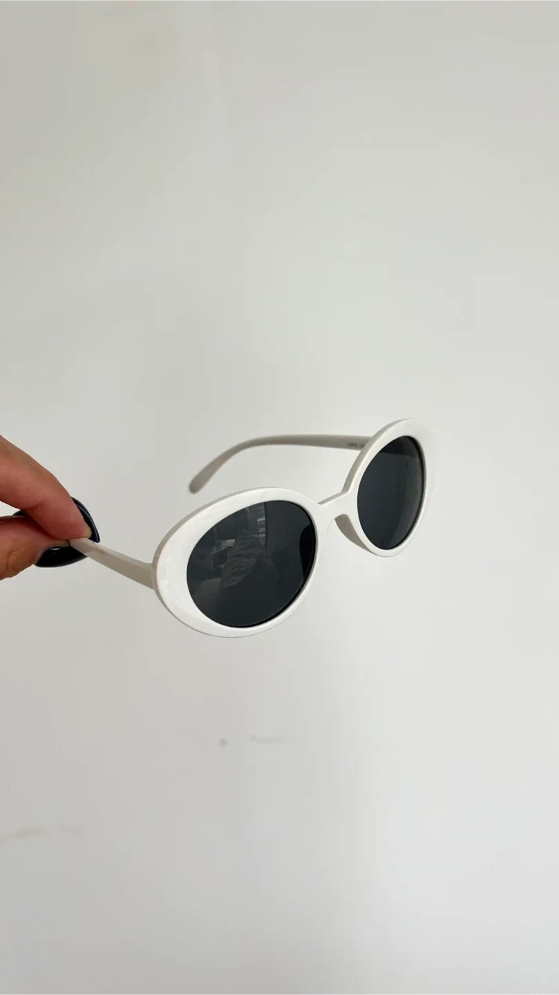 Sunglasses thumbnail