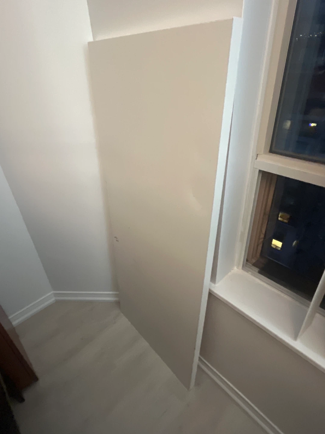 Ikea desk with 4 legs
