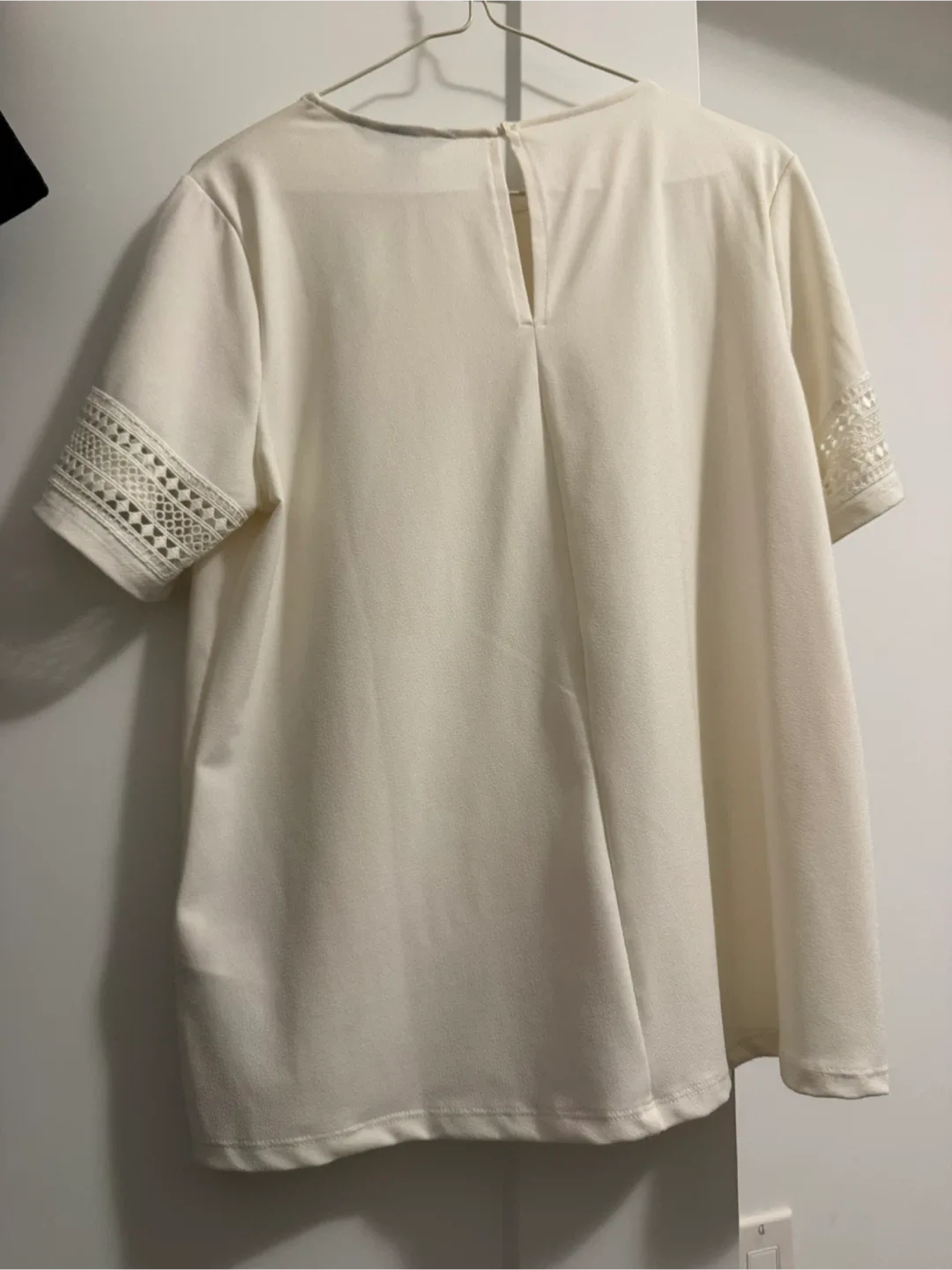 H&M Cream Blouse - Size S image indicator(2)