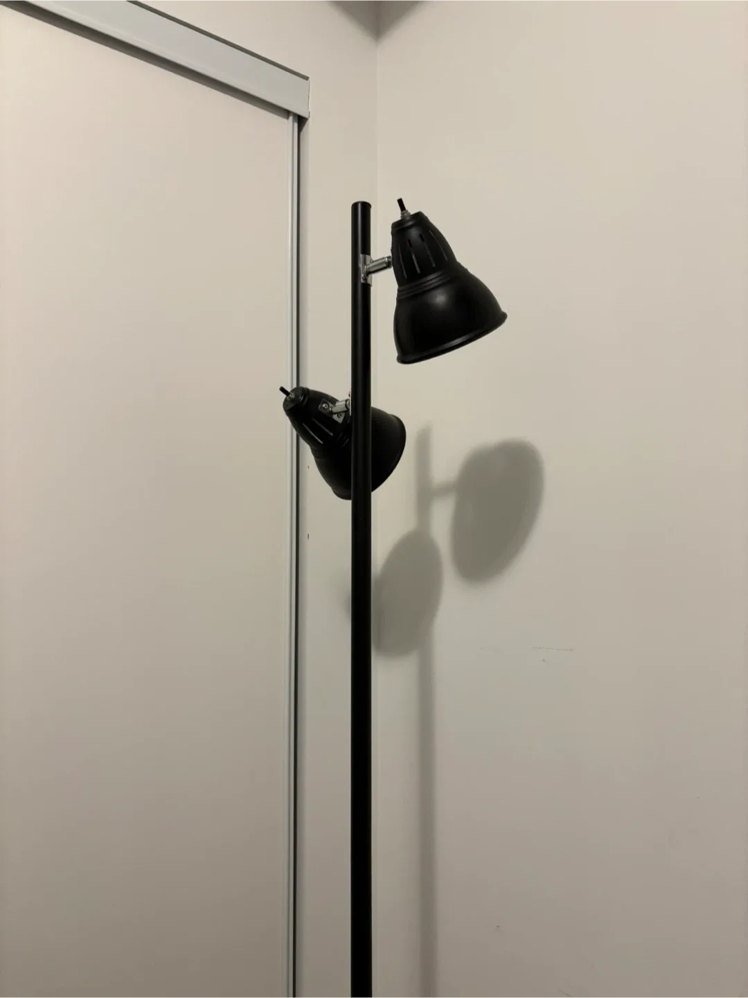 Black Floor Lamp with Adjustable Lights image indicator(3)