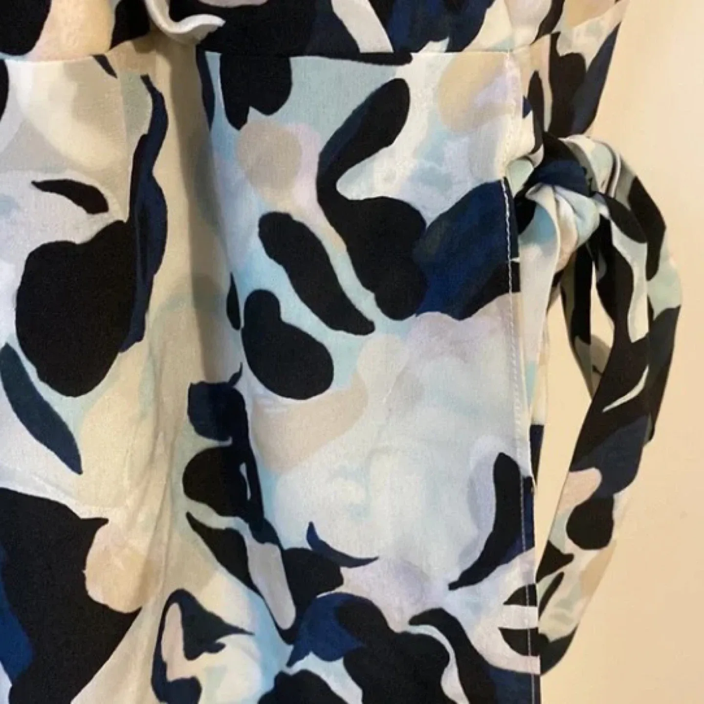 Club Monaco 100% Silk Wrap Effect Dress *Brand New With Tags* image indicator(9)