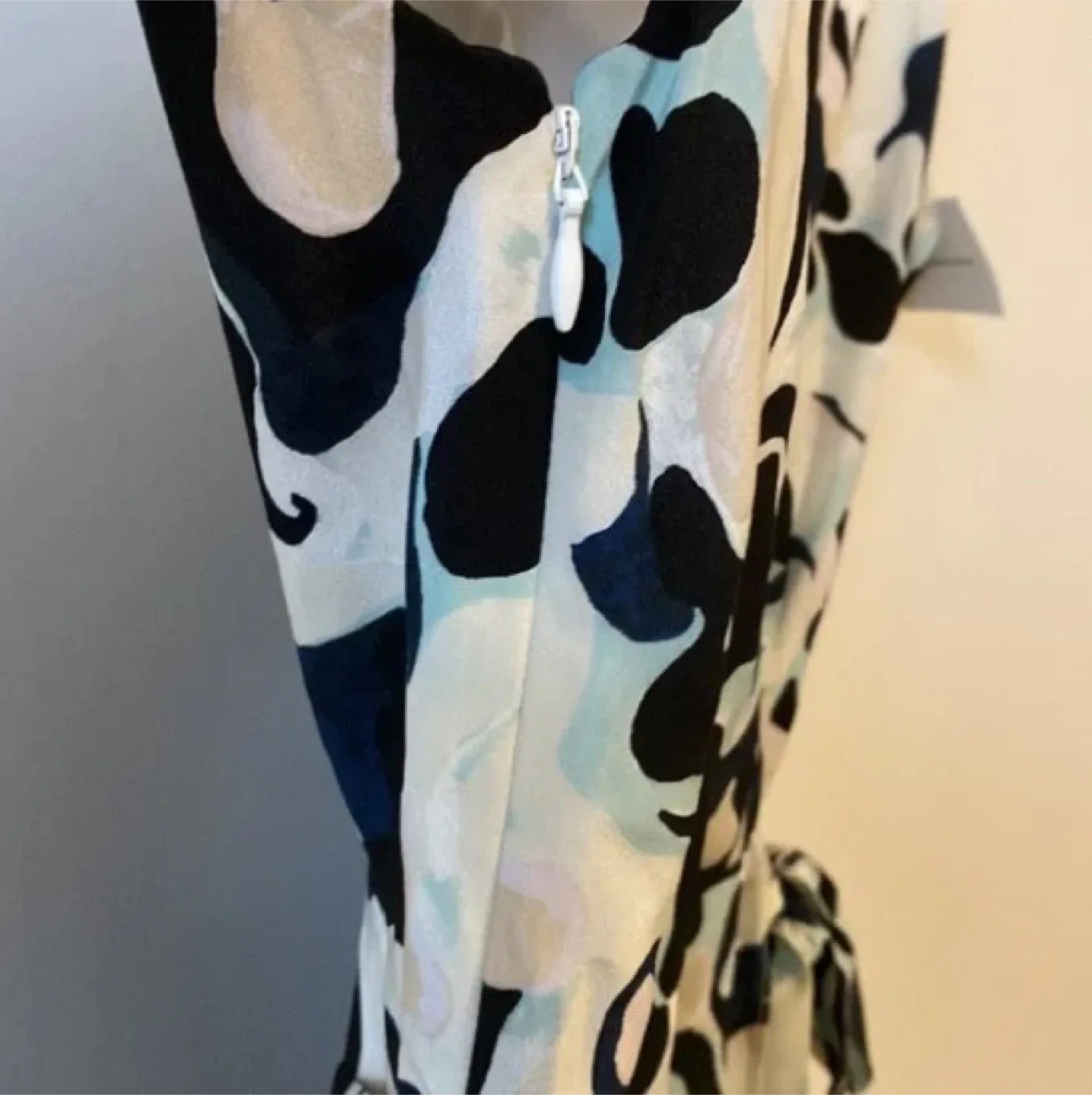 Club Monaco 100% Silk Wrap Effect Dress *Brand New With Tags* image indicator(10)