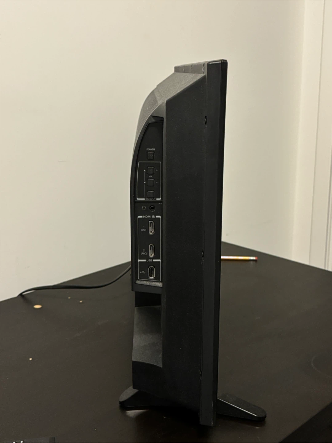 TOSHIBA LCD TV - photo 3