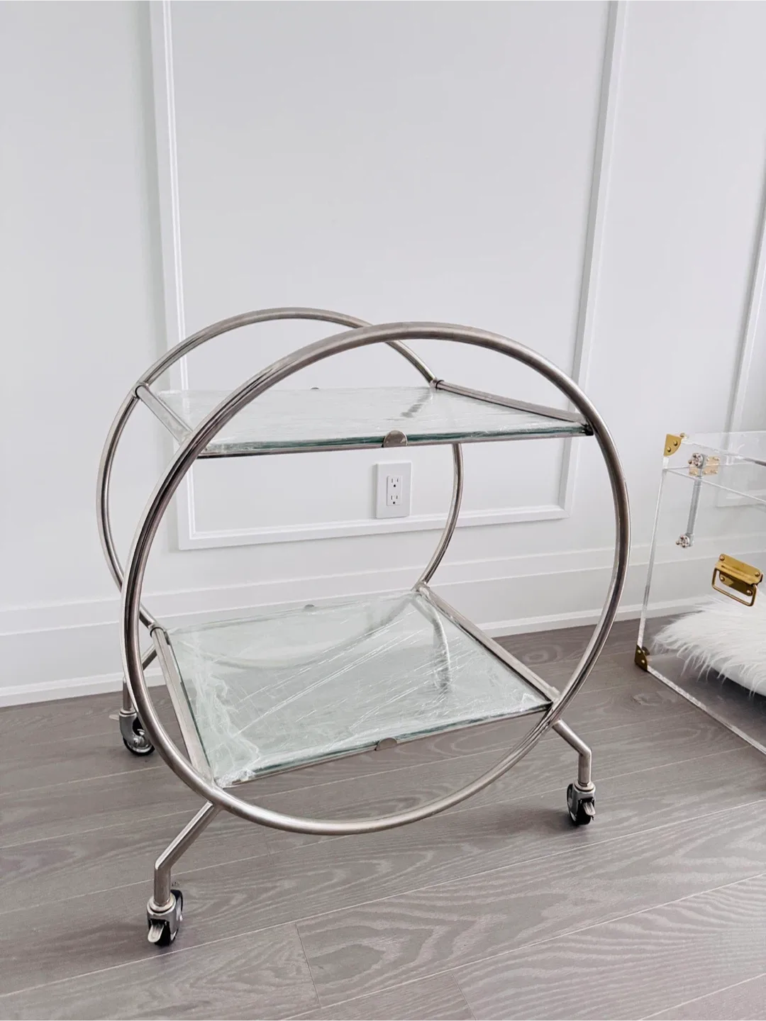 Round Bar Cart with Glass Shelves image indicator(3)
