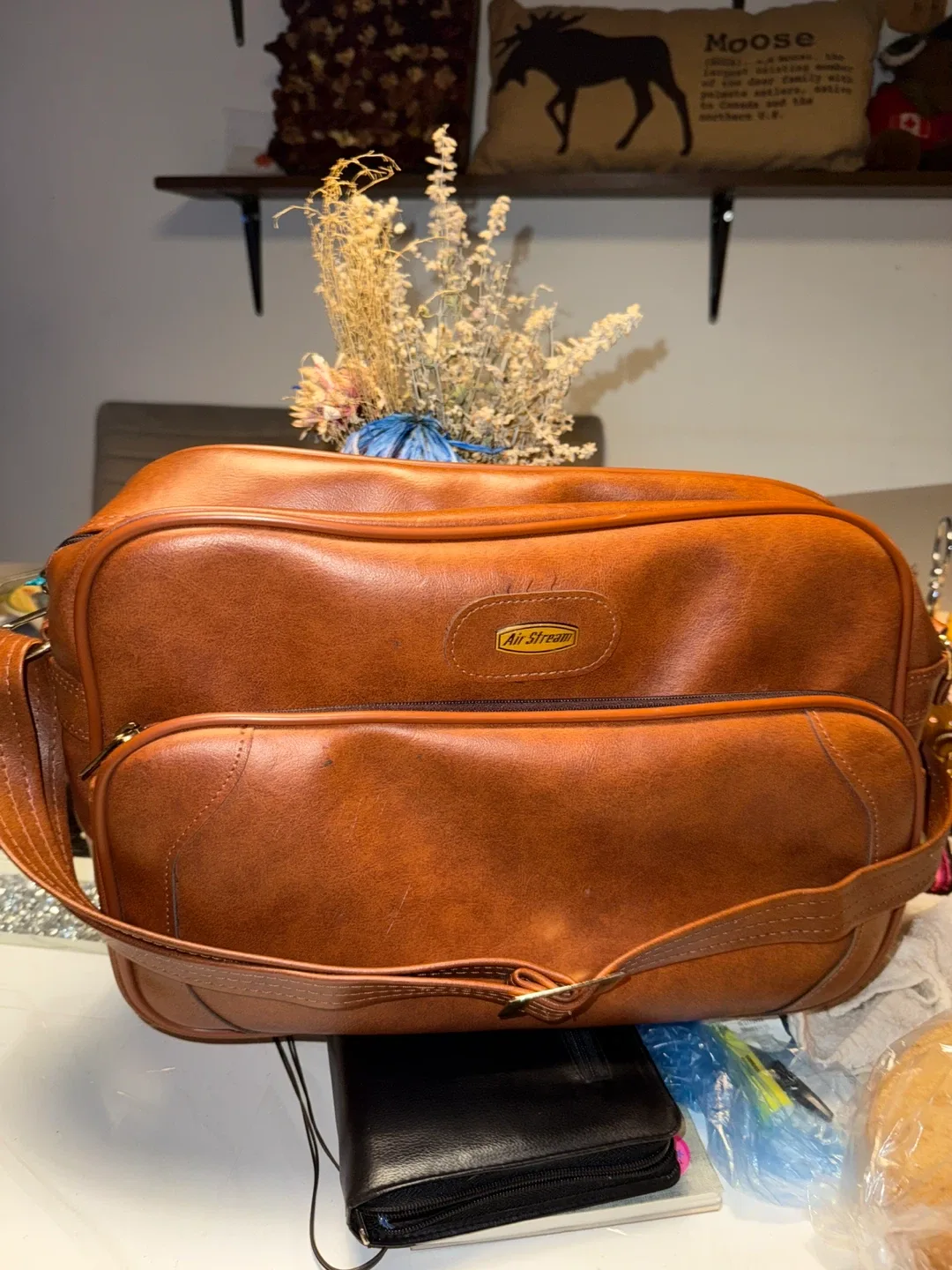 Air Stream Brown Leather Bag image indicator(2)