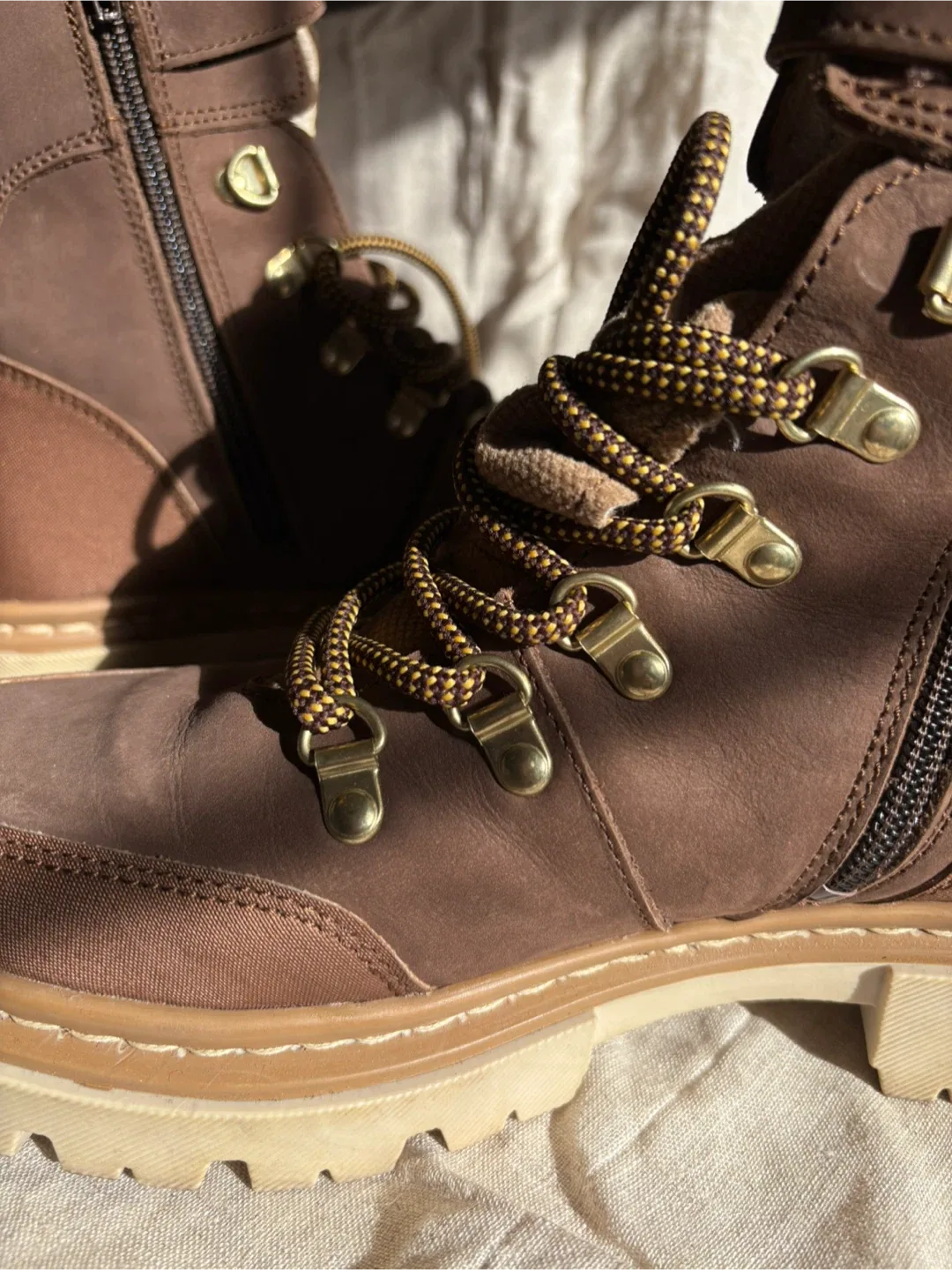 🥾 2 Pairs of Premium Women’s Boots – Fall/Winter Ready! 🍂❄️ thumbnail