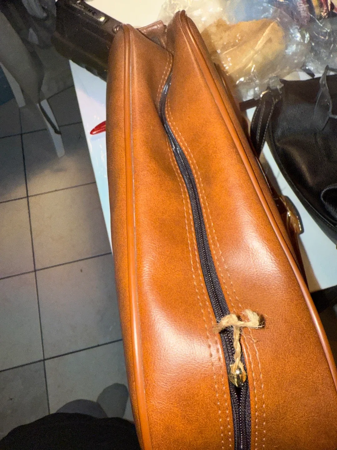 Air Stream Brown Leather Bag image indicator(8)