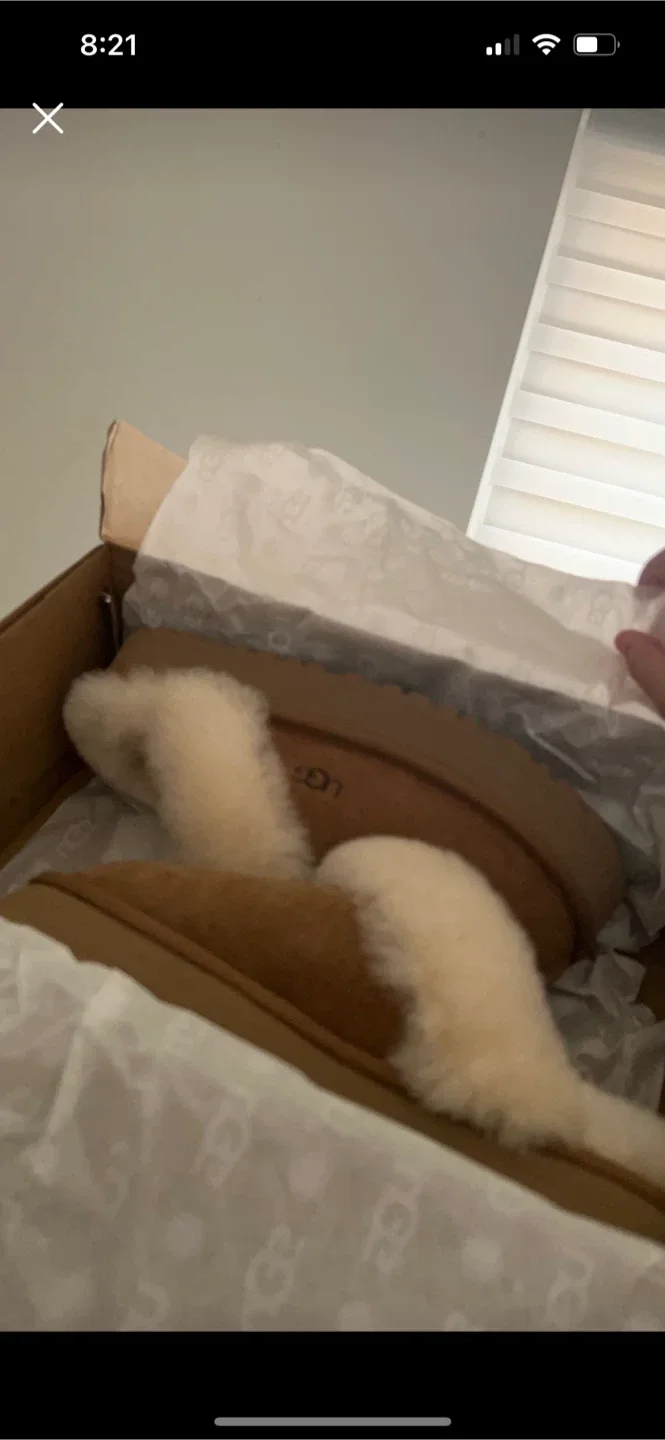 UGG slippers - Size 7