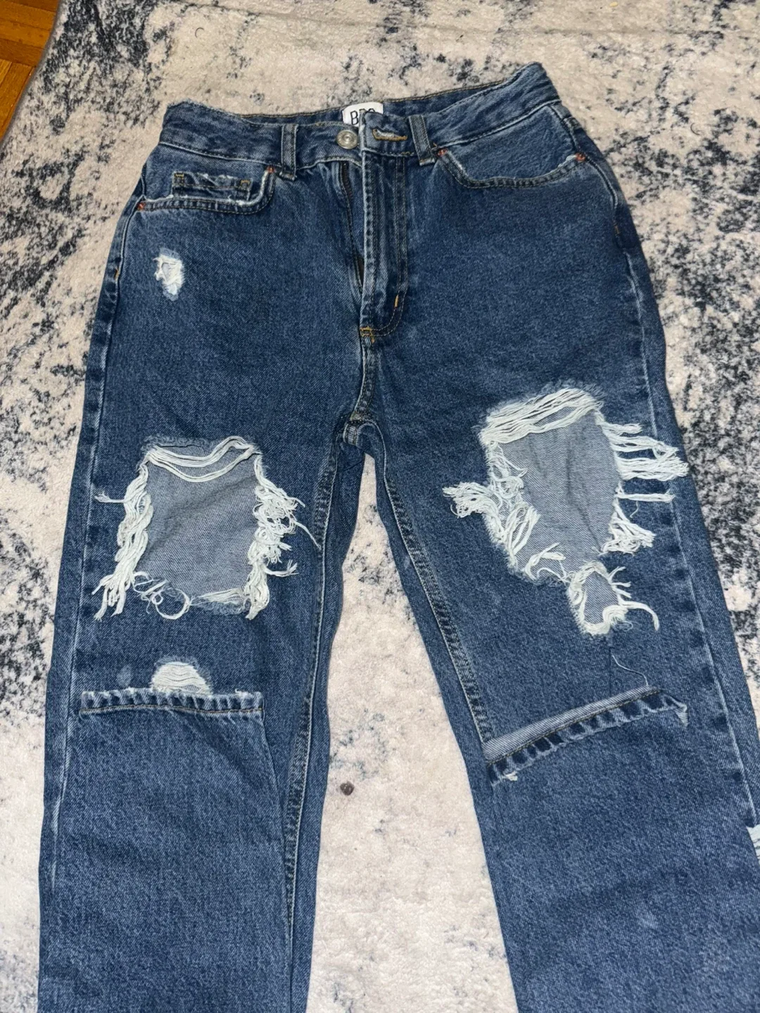 BDG Urban Outfitters Ripped Jeans - Size 24 image indicator(2)